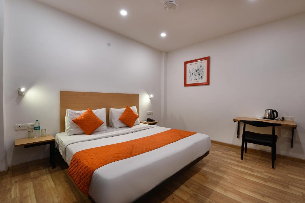 Hotel Saffron Gold New Delhi Exterior photo