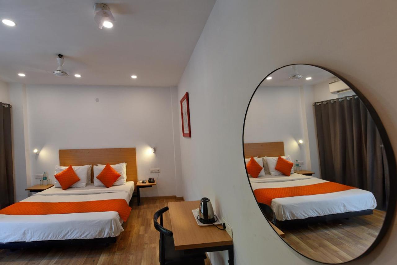 Hotel Saffron Gold New Delhi Exterior photo