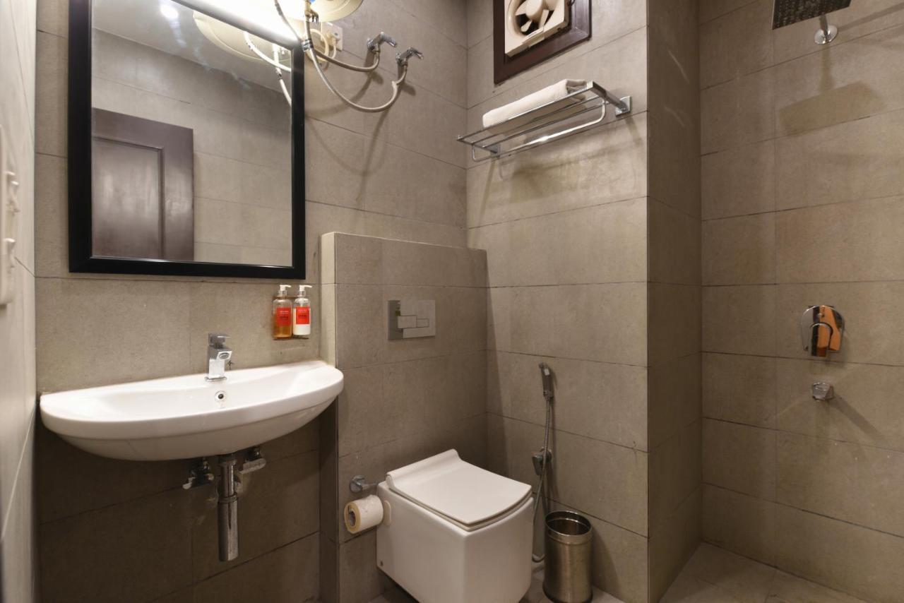 Hotel Saffron Gold New Delhi Exterior photo